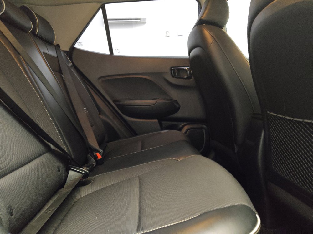Used 2022 Hyundai Venue Limited FWD image 19