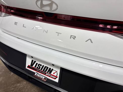 New 2025 Hyundai Elantra SE FWD image 14