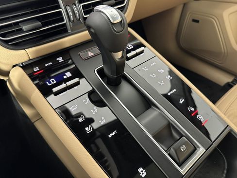 Certified 2025 Porsche Macan image 21