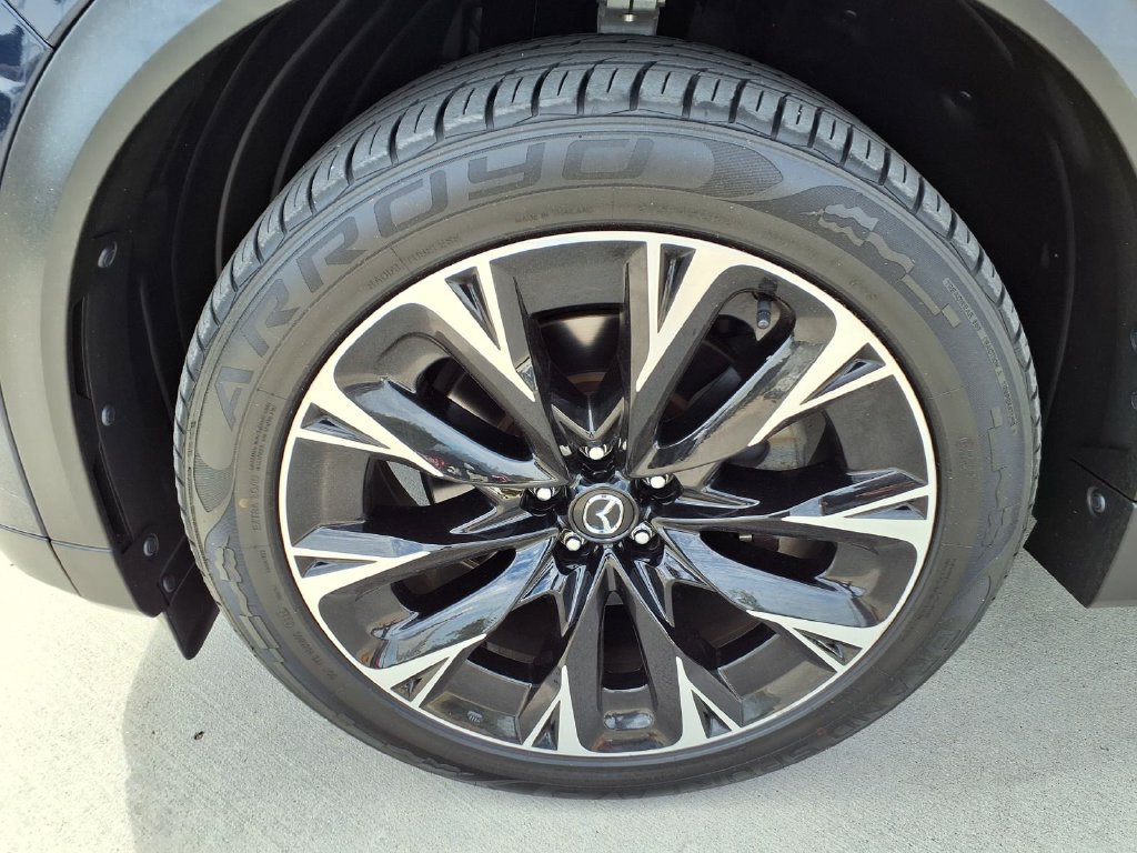 Used 2024 MAZDA CX-90 Plug-In Hybrid w/ Premium Plus AWD/4WD image 9