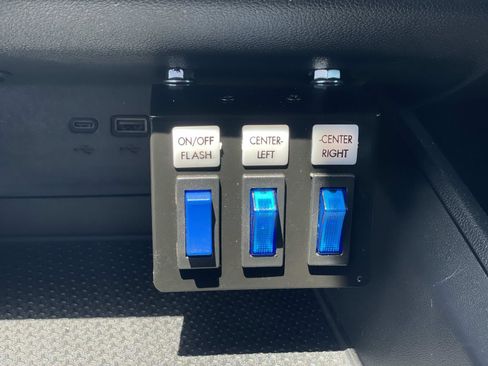 Used 2025 Chevrolet Equinox LT FWD image 21