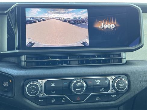 Used 2025 Jeep Gladiator Sport image 11