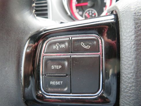 Used 2018 Dodge Grand Caravan SXT image 27