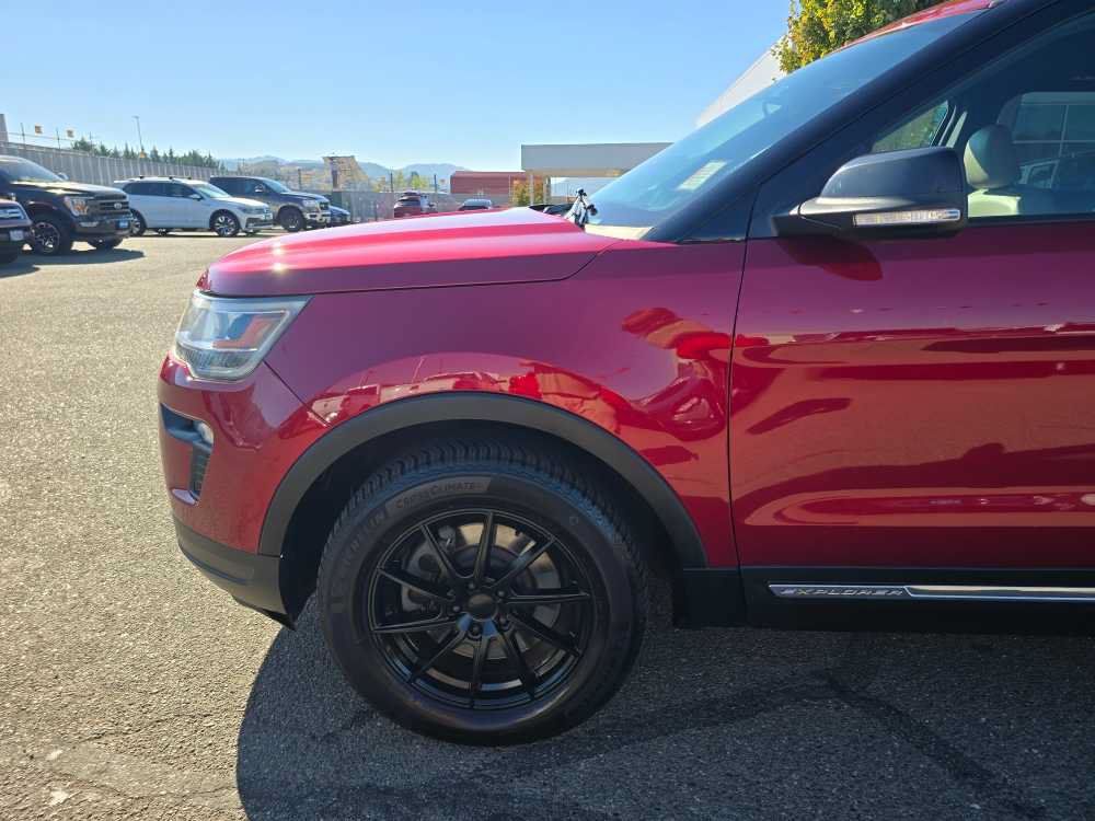 Used 2019 Ford Explorer XLT w/ Equipment Group 202A AWD/4WD image 19