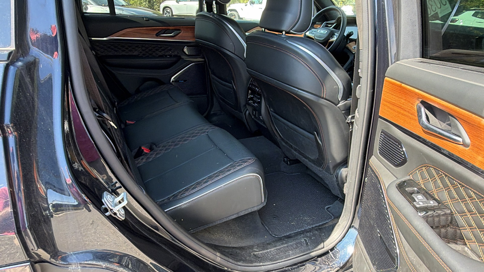 Used 2024 Jeep Grand Cherokee Summit AWD/4WD image 22