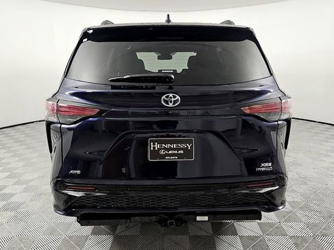 Used 2023 Toyota Sienna XSE AWD/4WD image 5