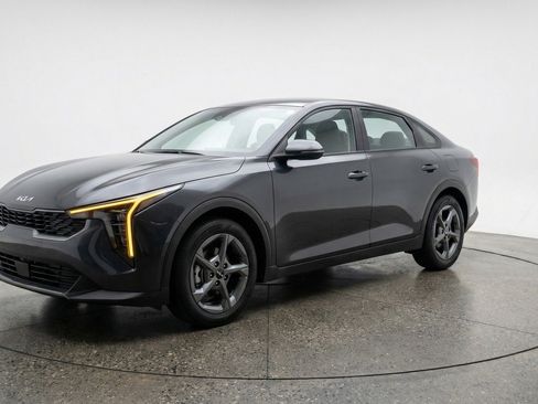 Used 2025 Kia K4 FWD image 3