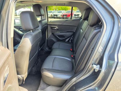 Used 2018 Chevrolet Trax LT w/ Sun & Sound Package FWD image 22