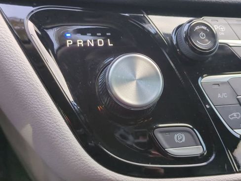 Used 2024 Chrysler Pacifica Touring-L w/ Road Tripper Package image 33