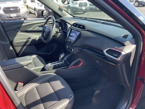 Used 2023 Chevrolet TrailBlazer RS w/ Sun and Liftgate Package FWD image 30