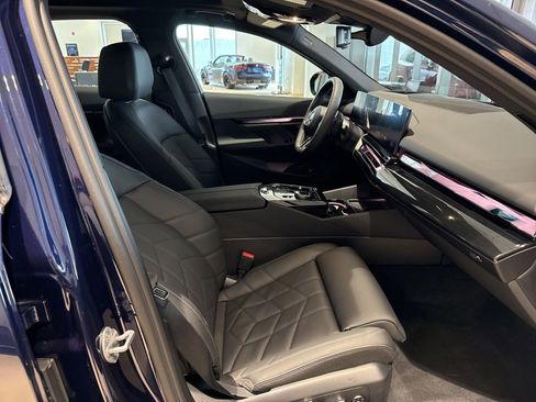 Used 2026 BMW 550e xDrive w/ Premium Package AWD/4WD image 21