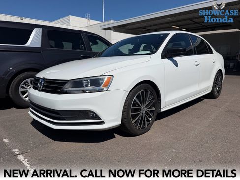 Used 2016 Volkswagen Jetta Sport FWD image 2