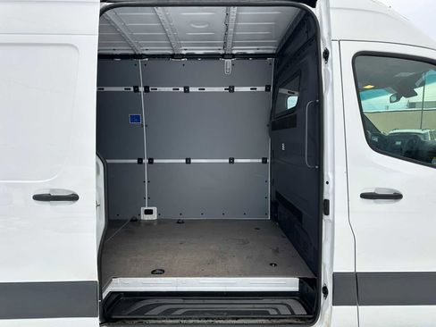 Used 2023 Mercedes-Benz Sprinter 2500 image 12