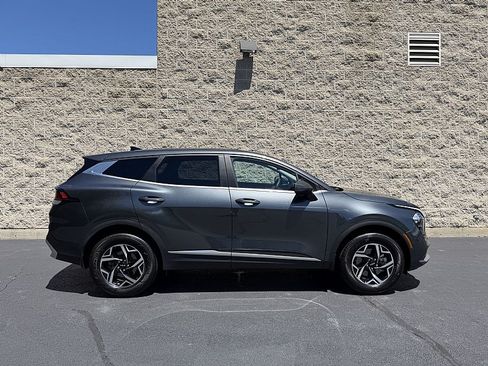 Used 2023 Kia Sportage LX AWD/4WD image 2