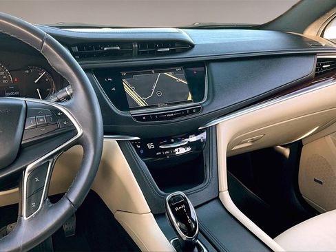 Used 2018 Cadillac XT5 Premium Luxury w/ Driver Assist Package image 6