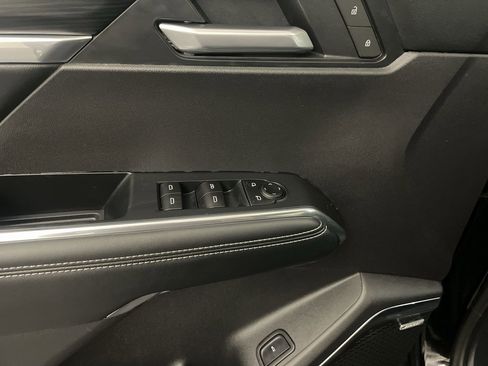 Used 2025 GMC Acadia Elevation image 17