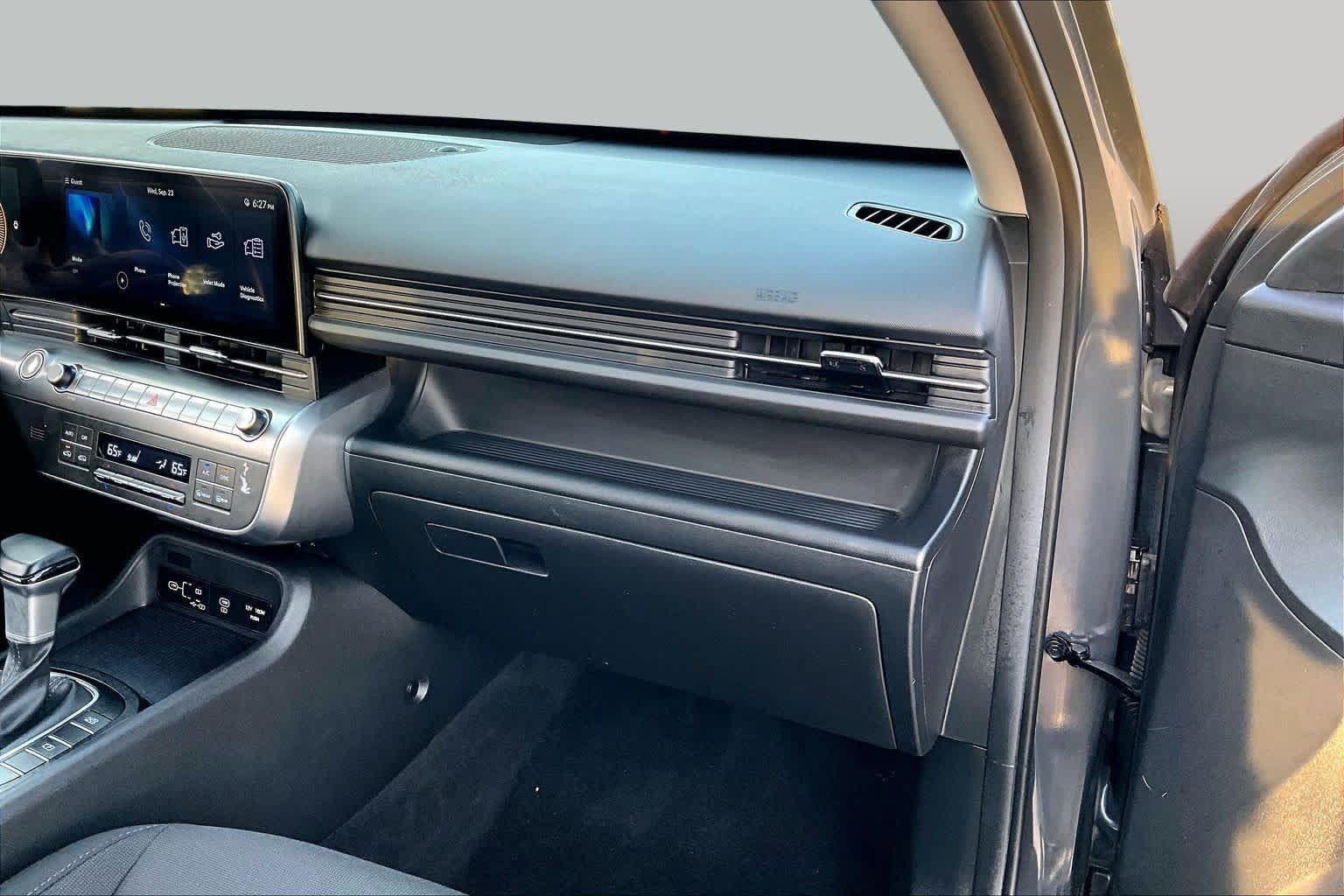 Certified 2024 Hyundai Kona SEL AWD/4WD image 17