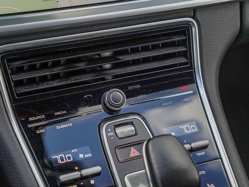 Used 2018 Porsche Panamera 4S image 19