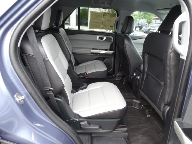 Used 2021 Ford Explorer XLT w/ Equipment Group 202A AWD/4WD image 19