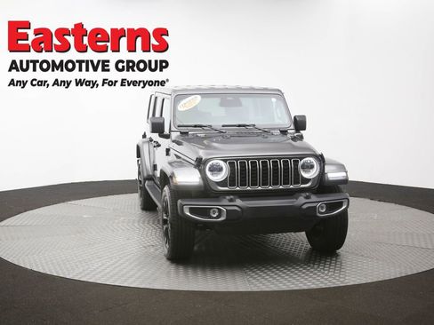 Used 2025 Jeep Wrangler Unlimited Sahara AWD/4WD image 47