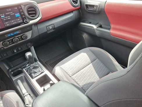 Used 2022 Toyota Tacoma SR5 w/ Technology Package RWD image 16