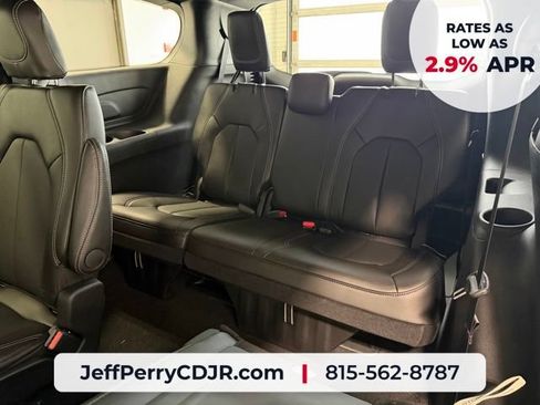 New 2027 Chrysler Pacifica Select AWD/4WD image 28