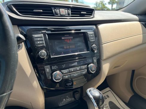 Used 2018 Nissan Rogue SV FWD image 21
