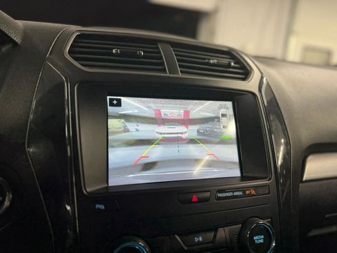 Used 2018 Ford Explorer XLT w/ Equipment Group 202A image 20