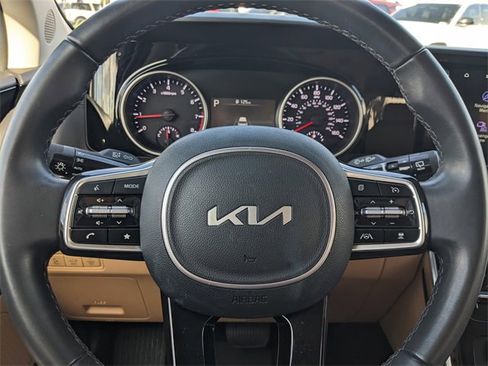 Used 2024 Kia Carnival EX image 23