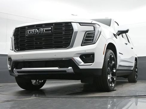 Used 2025 GMC Yukon XL Denali AWD/4WD image 32