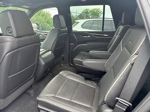 Used 2023 Cadillac Escalade Premium Luxury AWD/4WD image 14