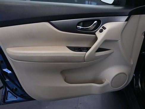 Used 2016 Nissan Rogue S AWD/4WD image 15
