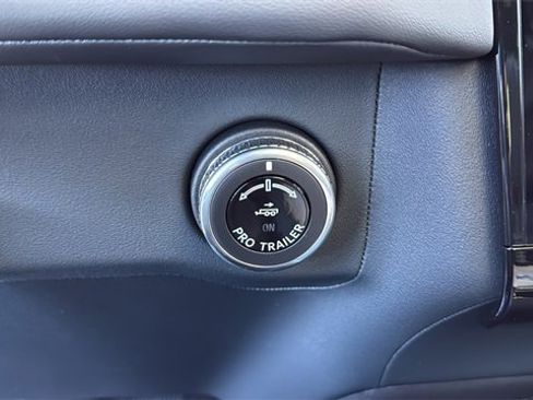 New 2025 Lincoln Navigator Reserve w/ Jet Appearance Package image 33