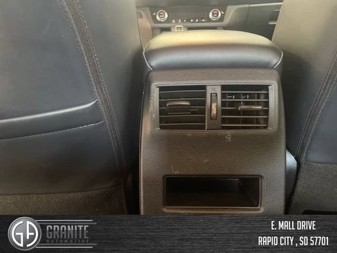 Used 2024 Mitsubishi Outlander FWD image 33