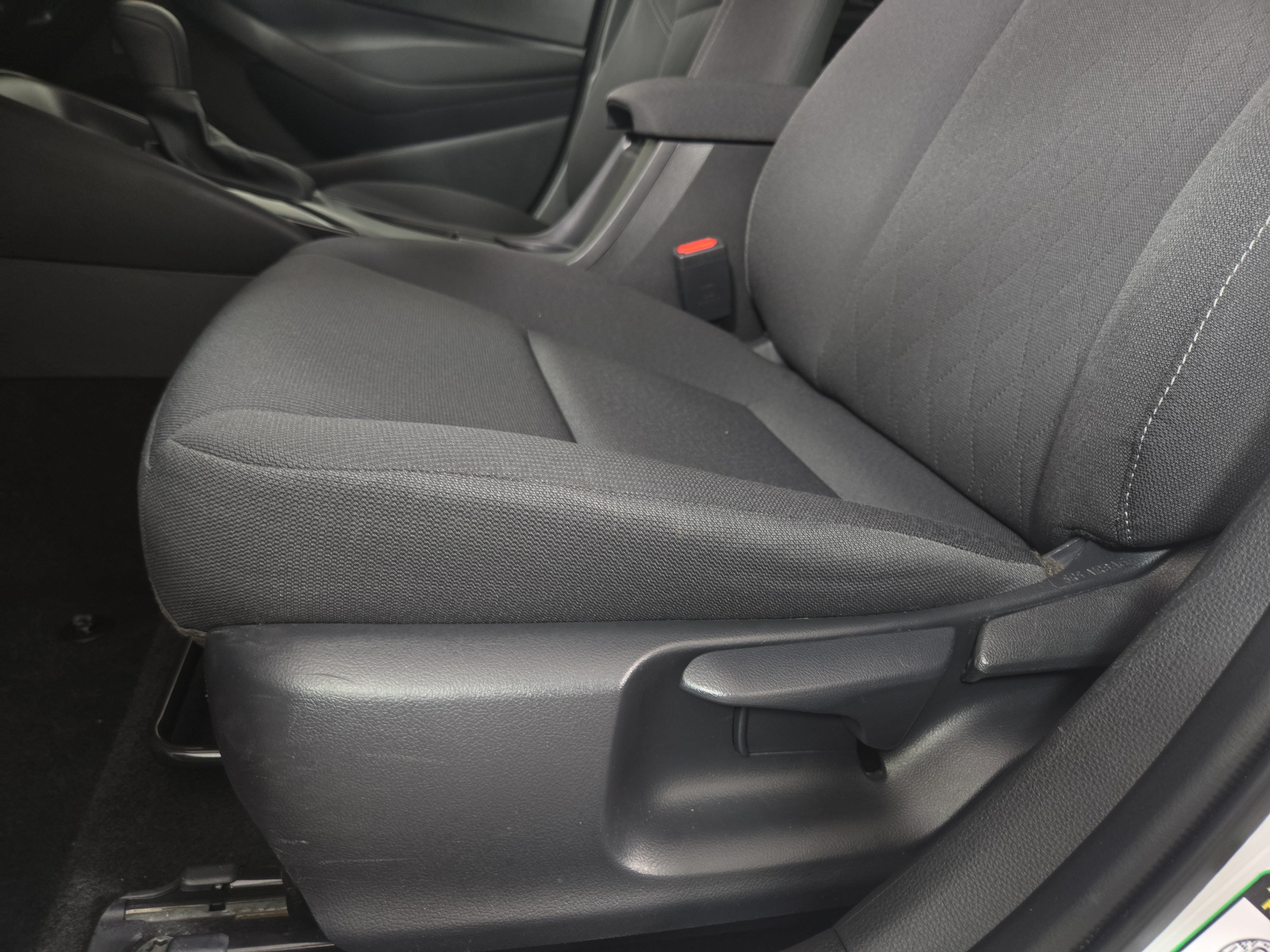 Used 2025 Toyota Corolla LE FWD image 28