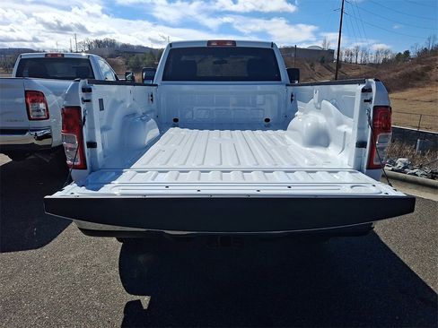 Used 2024 RAM 2500 Tradesman w/ Chrome Appearance Group image 29
