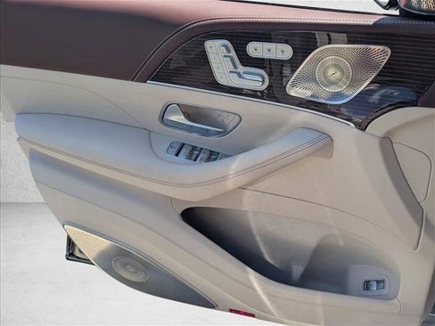 Used 2023 Mercedes-Benz Maybach GLS 600 4MATIC image 9