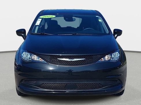 Used 2023 Chrysler Voyager LX FWD image 2