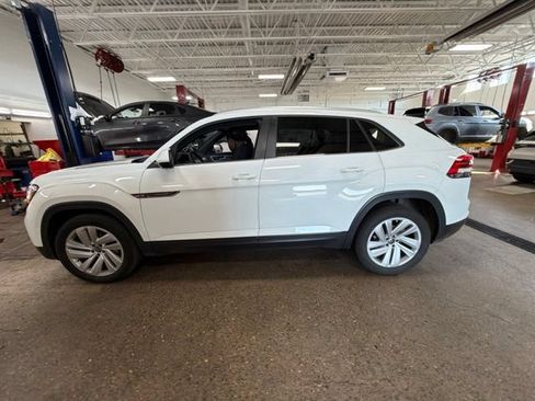 Used 2023 Volkswagen Atlas Cross Sport SE w/ Panoramic Sunroof Package AWD/4WD image 5