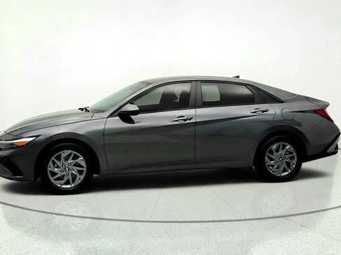 Used 2024 Hyundai Elantra SEL FWD image 8