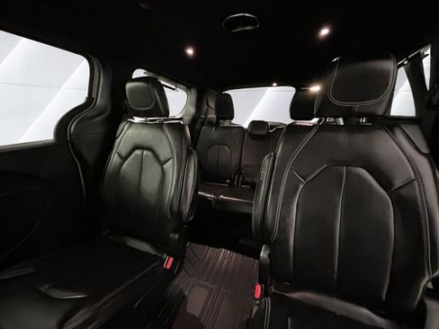 Used 2021 Chrysler Pacifica Touring-L w/ Uconnect Theater Family Group image 18