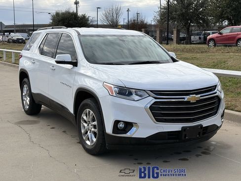 Used 2020 Chevrolet Traverse LT image 1