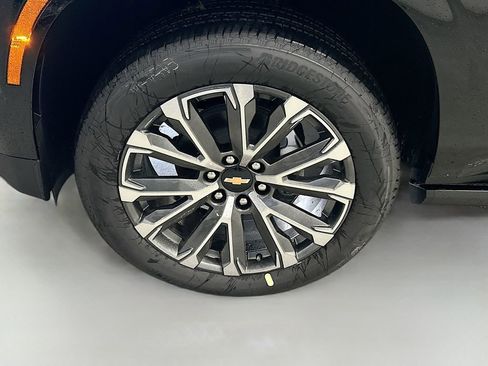 New 2026 Chevrolet Suburban High Country image 35