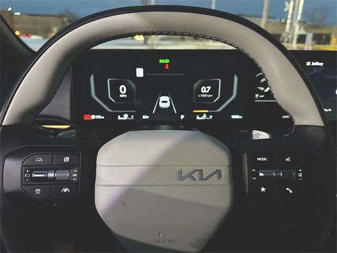 Used 2025 Kia K4 GT-Line Turbo image 11