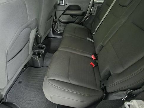Used 2019 Jeep Wrangler Unlimited Sahara w/ Safety Group AWD/4WD image 9