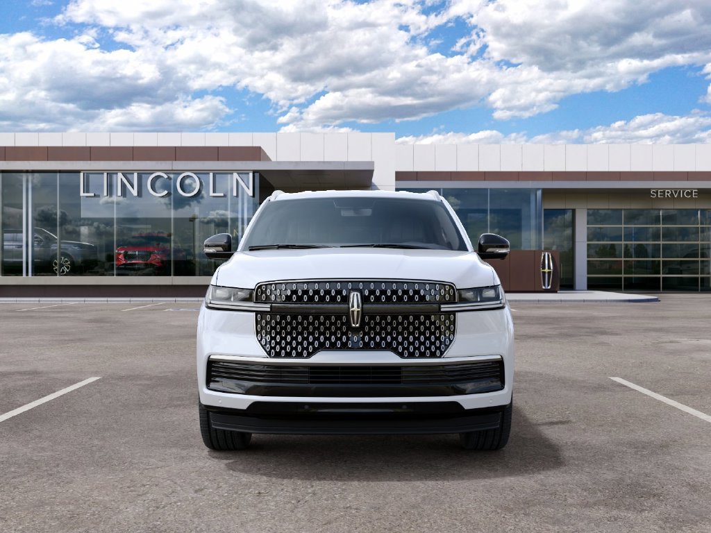 New 2027 Lincoln Navigator Premiere RWD image 3