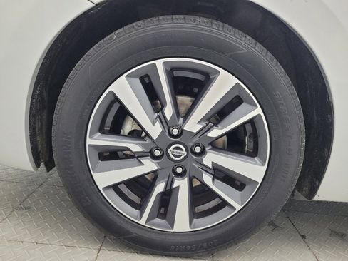 Used 2021 Nissan Versa SV FWD image 31