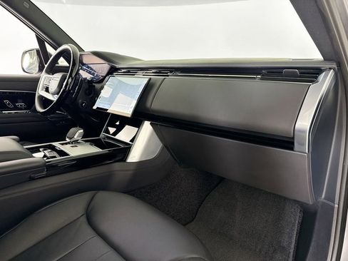 Used 2024 Land Rover Range Rover SE image 13