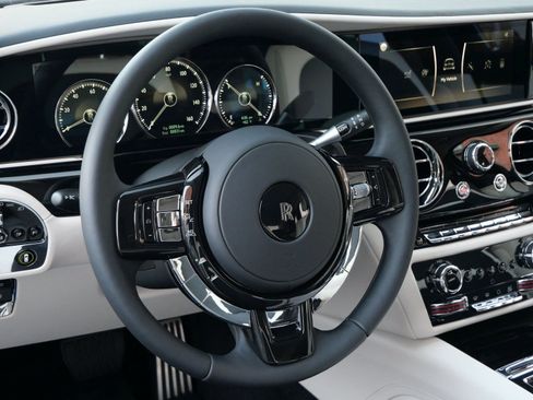 Used 2024 Rolls-Royce Ghost image 16