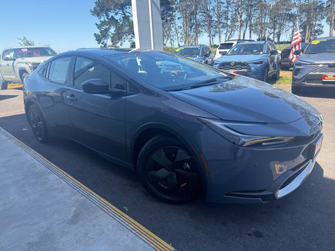 New 2026 Toyota Prius Plug-In Hybrid FWD image 6